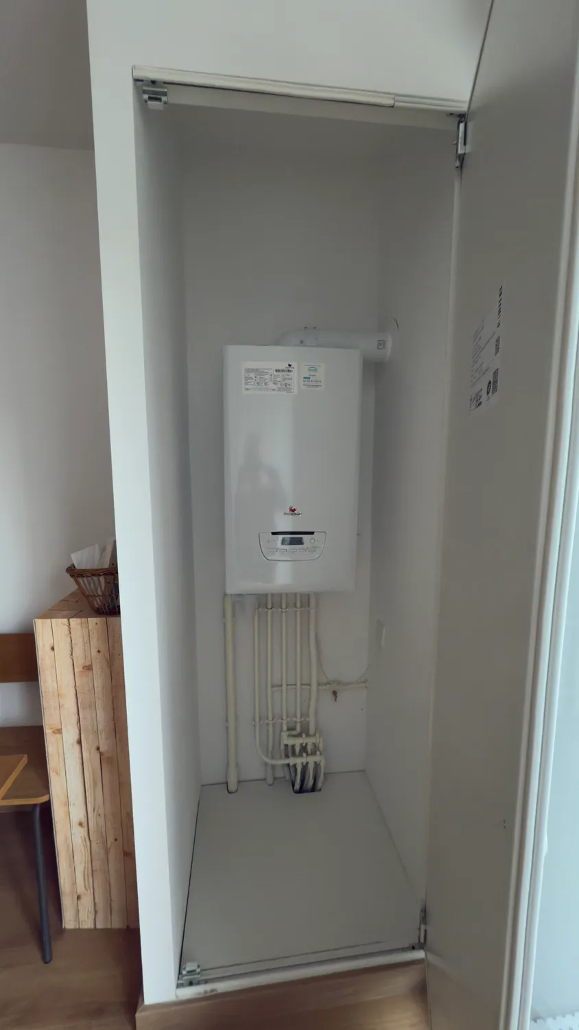 installation de fenetre de toit corps nuds